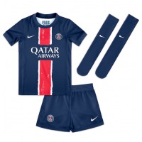 Camiseta Paris Saint-Germain Bradley Barcola #29 Primera Equipación Replica 2024-25 para niños mangas cortas (+ Pantalones cortos)